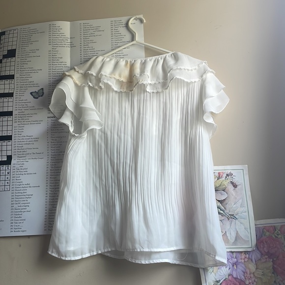 Classic chiffon Blouse White with texture folds buttons and frills - Picture 2 of 2